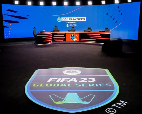 eSports Main Stage LED 13m X 3m - 2.5 Degree Curve