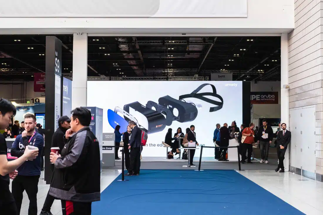 Large screens for exhibitions